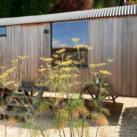 Hut64 Villa Alderbury Dış mekan fotoğraf