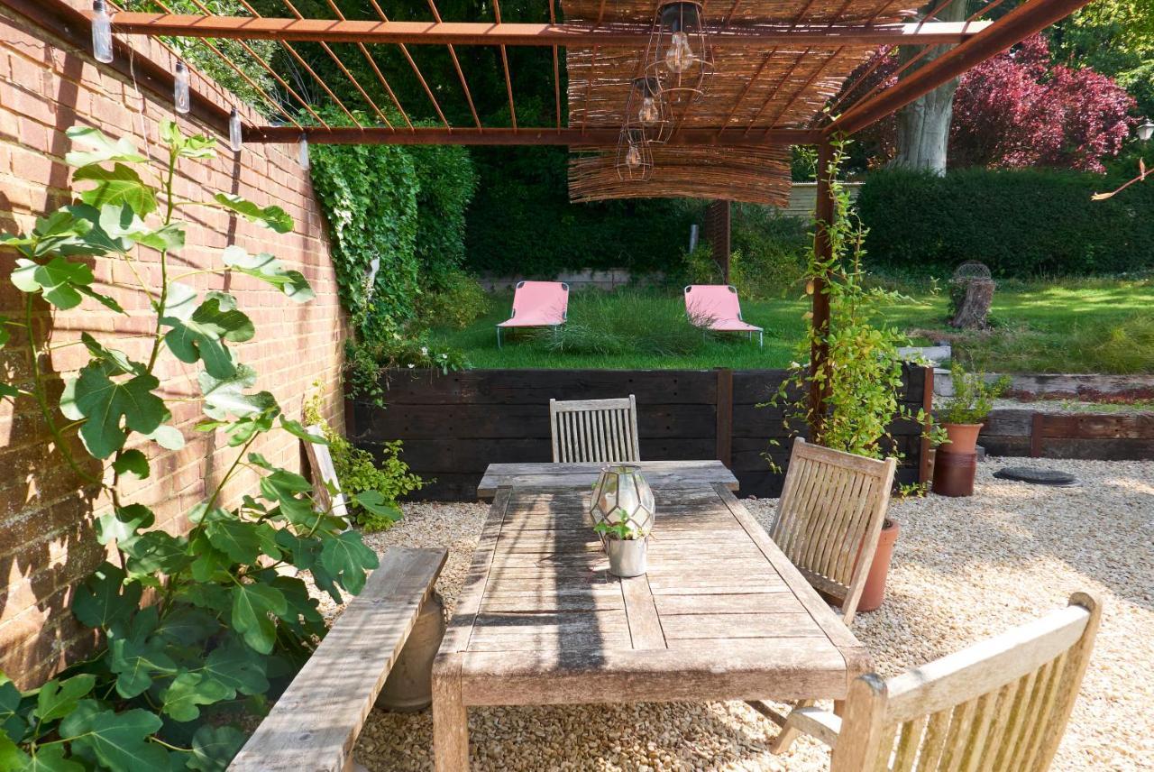 Hut64 Villa Alderbury Dış mekan fotoğraf