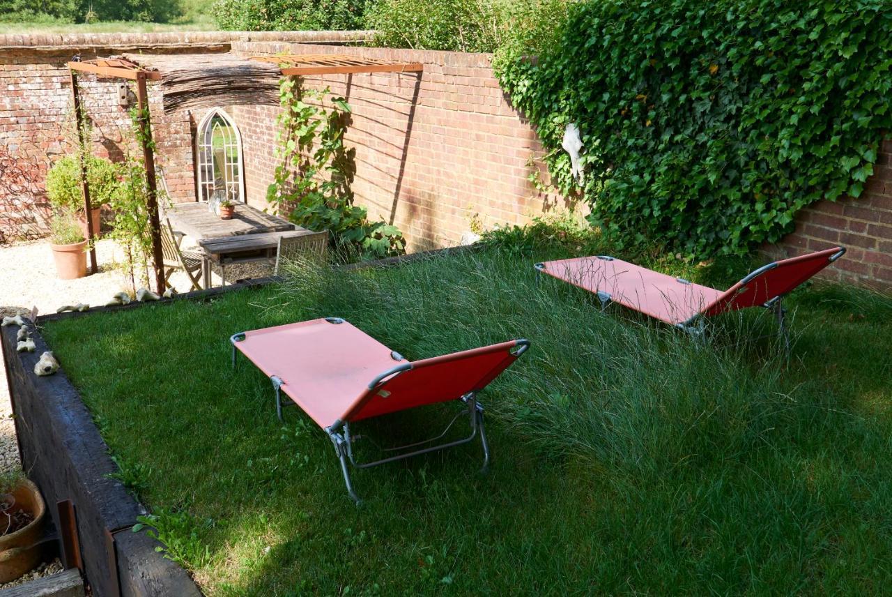 Hut64 Villa Alderbury Dış mekan fotoğraf